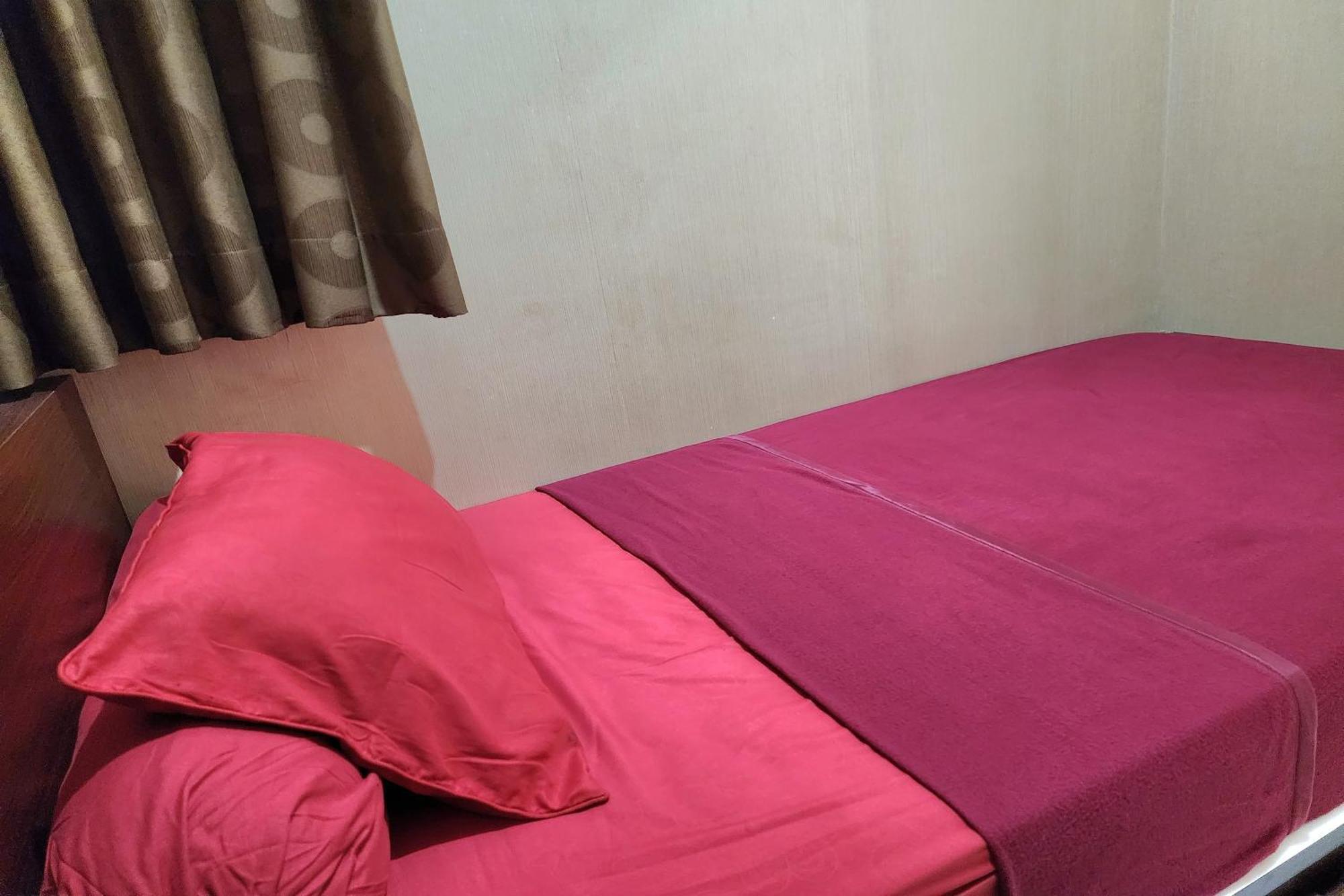 Queen 2 @ Grand Center Point Apartemen *