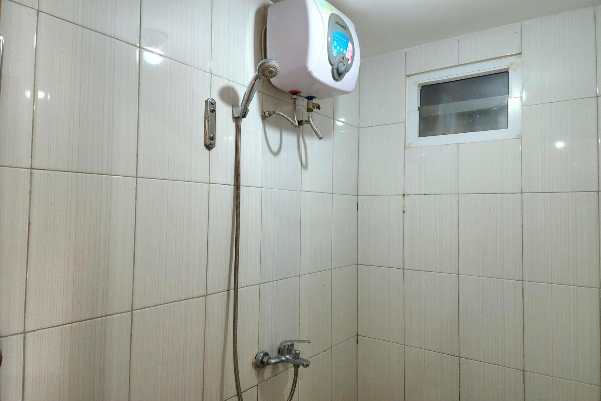 Queen 2 @ Grand Center Point Apartemen